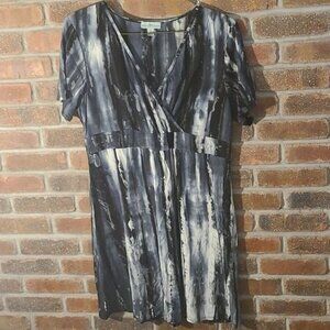 Windi River Black White Gray V-Neck Dress